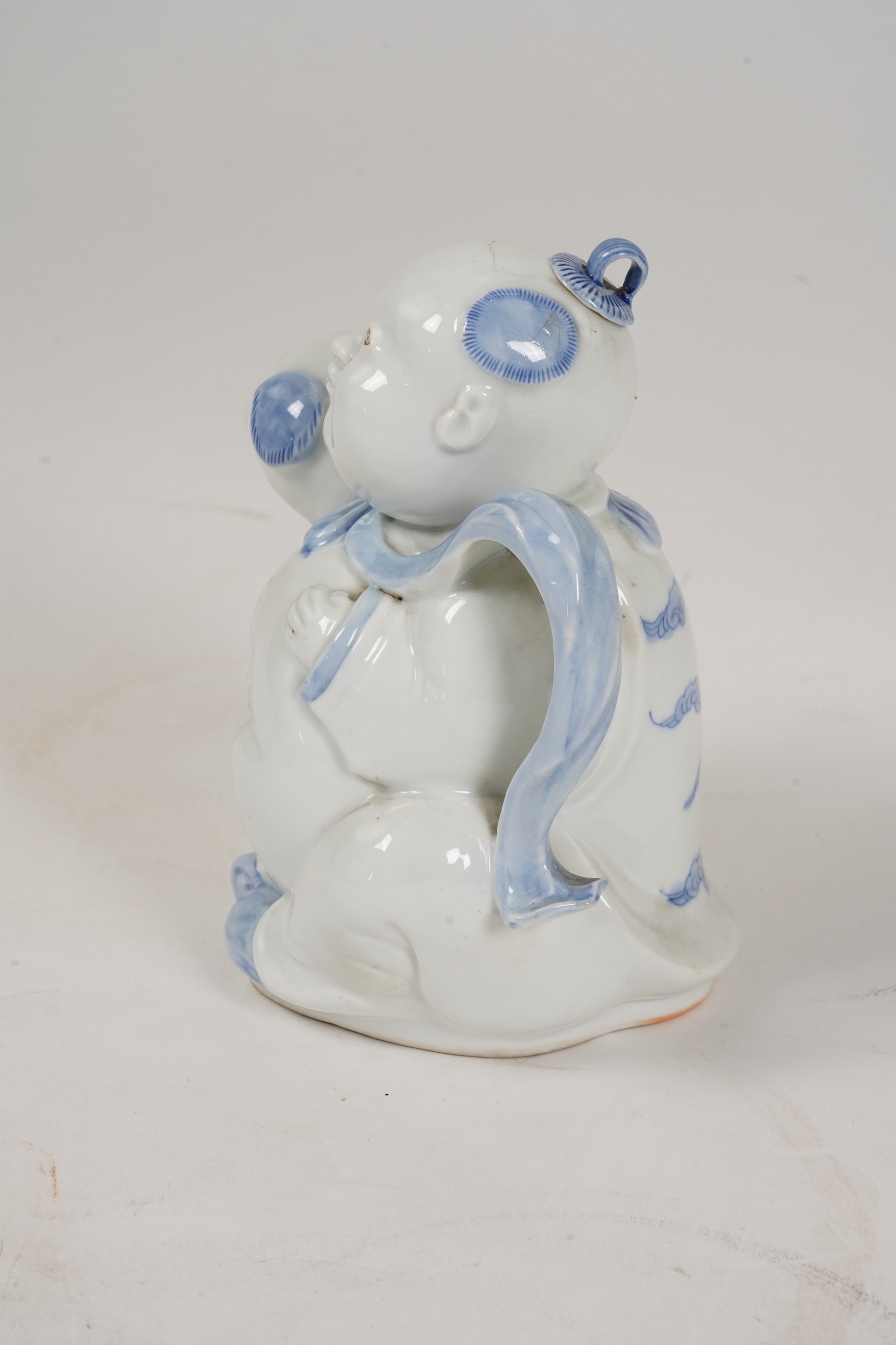 A Japanese Hirado porcelain ewer and cover, 19th century